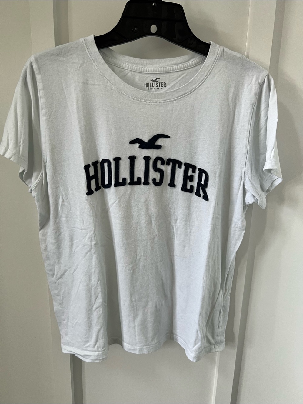 Hollister White Short Sleeve Crewneck Tee with Navy Logo